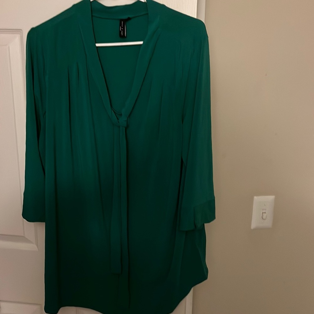 Zero 2 Eight long sleeve top with tie front. Women’s 3X.